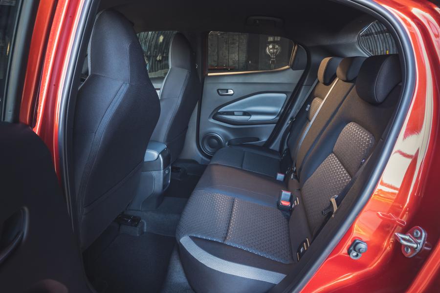 Интерьер Nissan Juke 2019 года  (UK) (фото 33 из 40)